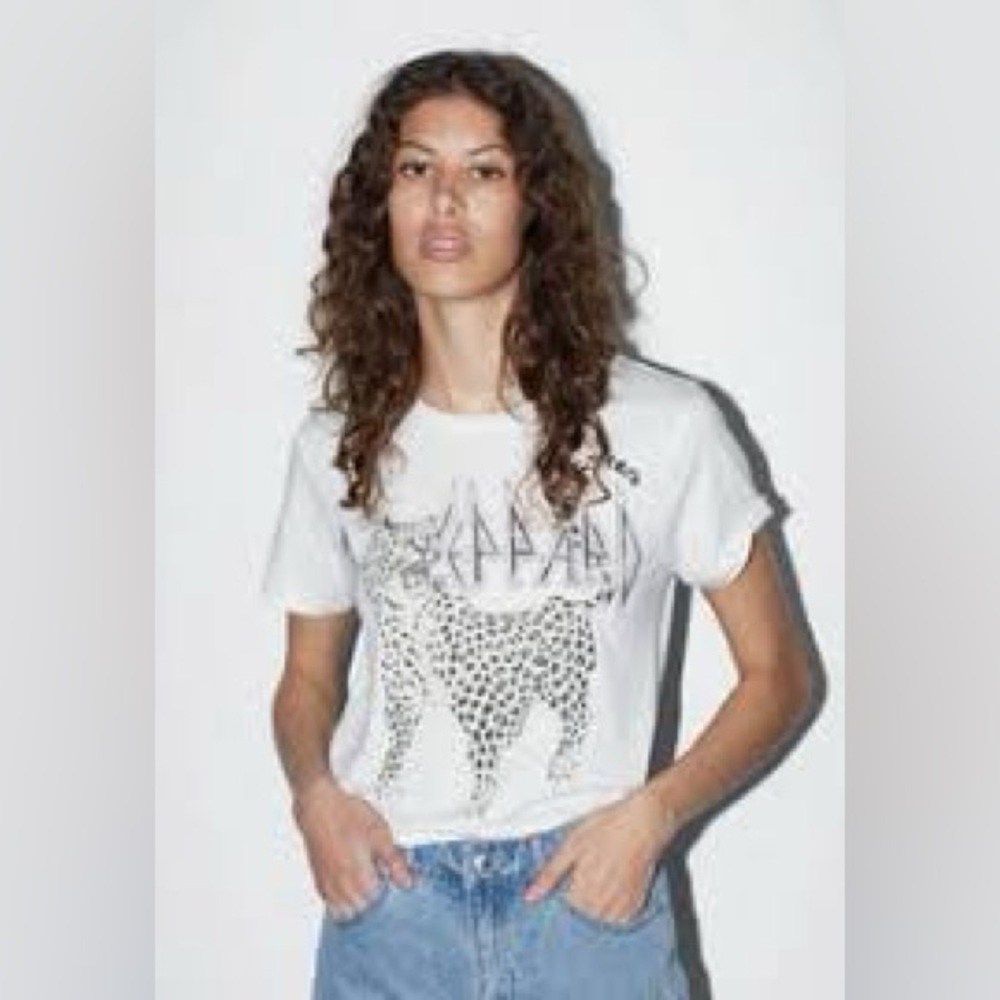 NWOT DEF LEPPARD OVERSIZED WOMENS CROPPED TEE | BEIGE | MEDIUM